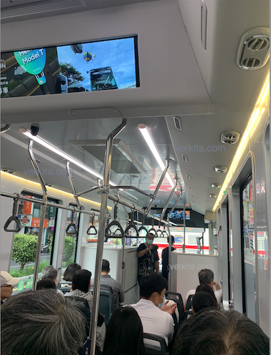 電動巴士也配備基本螢幕，未來顯示器使用場域越來越多 by verkita