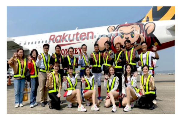與Rakuten Monkeys職棒球隊合作，與樂天集團合作推出首架球隊彩繪機（圖片來源：台灣虎航法說會簡報）虎航攜手樂天推來台觀光；拓台商商務、外籍客層 2023 Aug