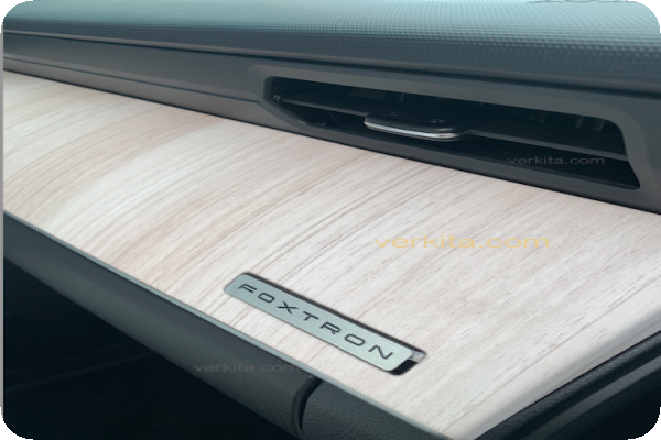 鴻華先進（Foxtran）的 Model C 車款內裝一隅 製造給母集團鴻海，鴻華留利潤好的供應鏈管理 2023 Nov