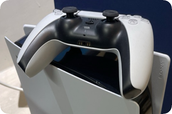 PS5 光碟版主機與搖桿 久昌頻送樣、2D霍爾IC攻滑鼠，3D IC看車載與家電2024Apr(增)