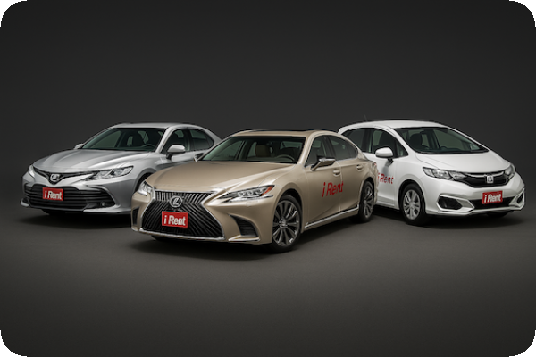 紅色iRent車標汽車展示(黑光背景) 和運租車 iRent、中古車業務利潤好 Sep 2025(增)